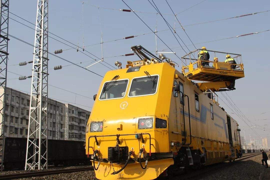 接觸網作業(yè)車箱體梁構架振動時效處理